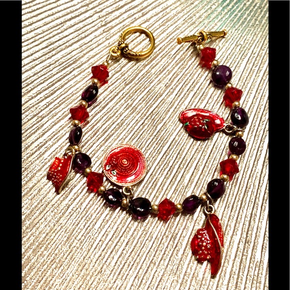 😃Join the RED HAT SOCIETY & wear this Bracelet!😃 - Picture 5 of 8